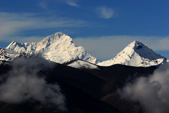 马卡鲁峰（左），2006年7月29日，久乌拉山口